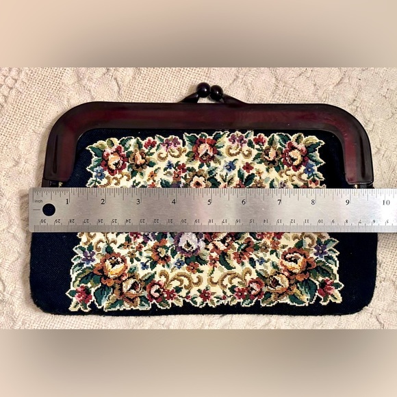 Vtg 1960’s Victorian Style Classy Tapestry Wool Clutch w Brown Lucite Frame - Picture 8 of 8